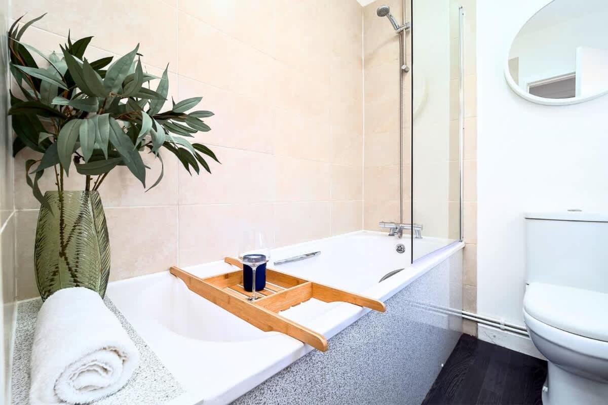 Penkhull House By Truestays - 4 Bedroom House In Stoke-On-Trent Kültér fotó